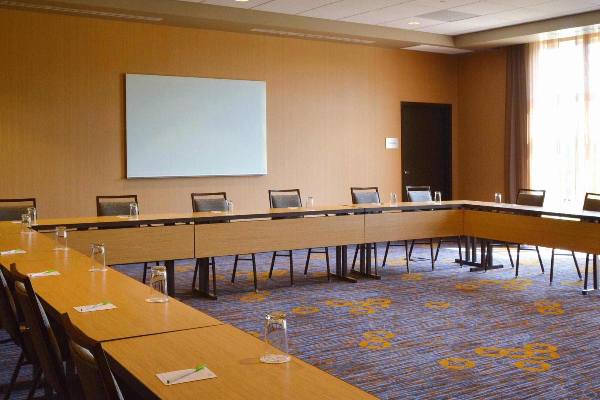 Courtyard By Marriott Youngstown Canfield Екстер'єр фото