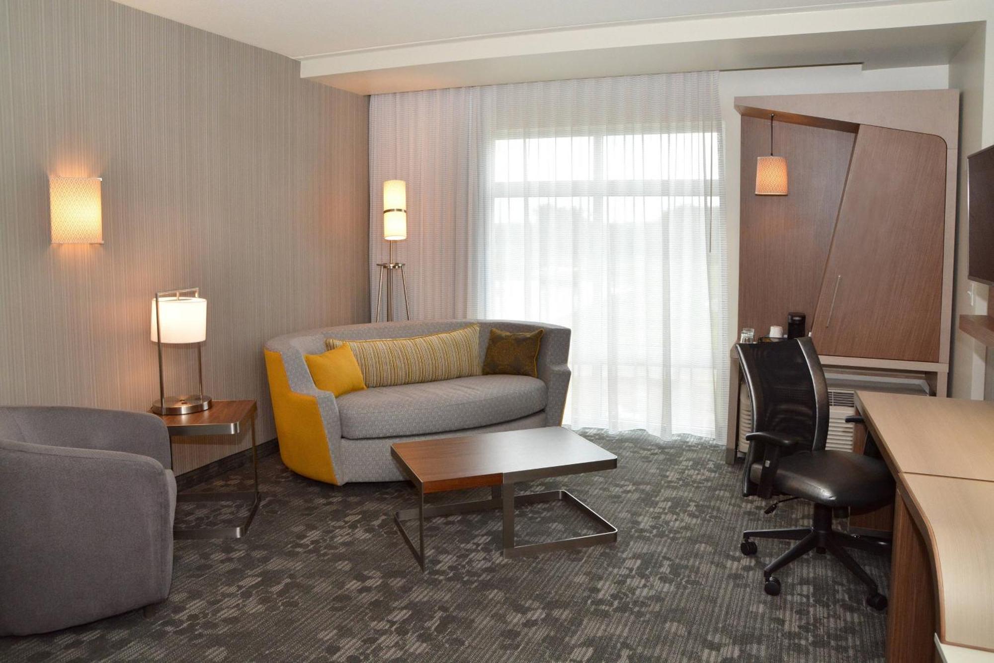 Courtyard By Marriott Youngstown Canfield Екстер'єр фото